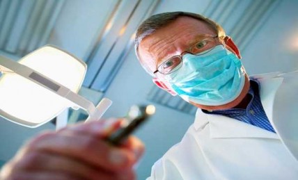 Αντιδρούν οι οδοντίατροι για τον αποκλεισμό τους από τη συνταγογράφηση