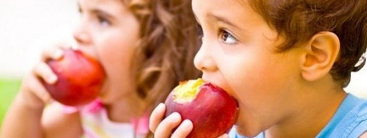 Διανομή φρούτων στα σχολεία
