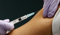 Pfizer: Μειωμένη αποτελεσματικότητα με τον χρόνο το εμβόλιο – «Ναι» στην τρίτη δόση