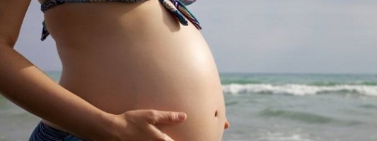 Εμβολιασμός και εγκυμοσύνη: Mειώνει τον κίνδυνο νοσηλείας των βρεφών από τον κορονοϊό