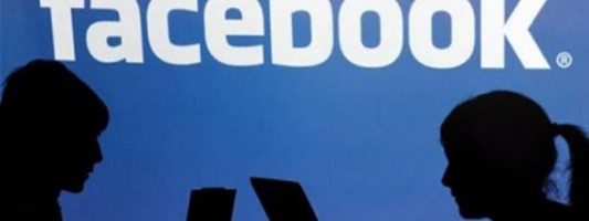 Προσοχή: Οι πολλές ώρες στο Facebook προκαλούν μοναξιά!