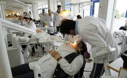 Σε αποχή διαρκείας οι καθηγητές της Οδοντιατρικής Σχολής Αθηνών