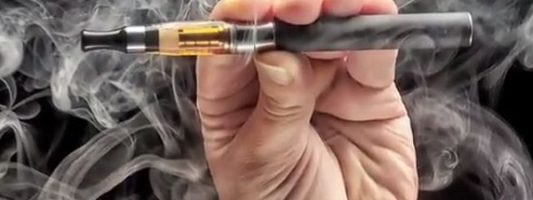 Θα απαγορευθούν τα αρωματικά ηλεκτρονικά τσιγάρα;