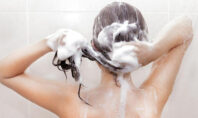 10 λάθη που κάνουμε όταν λούζουμε τα μαλλιά μας