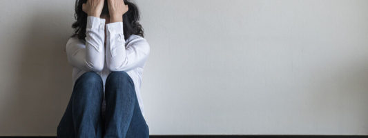 Εποχιακή συναισθηματική διαταραχή: Αιτίες που την προκαλούν και πως να την αντιμετωπίσετε