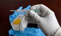 Μόσιαλος: Είναι νωρίς να συσχετίσουμε τα εμβόλια με το σύνδρομο Guillain-Barre που εμφάνισε η νοσοκόμα