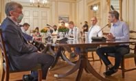 Κορονοϊός: Σύσκεψη υπό τον πρωθυπουργό για το εμβόλιο και την επιχείρηση «Ελευθερία»