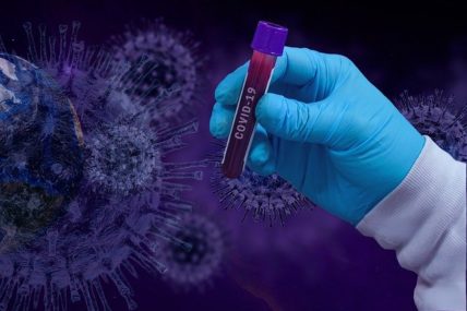 Κορονοϊός: Πώς οι μεταλλάξεις επηρεάζουν τη μεταδοτικότητα του ιού