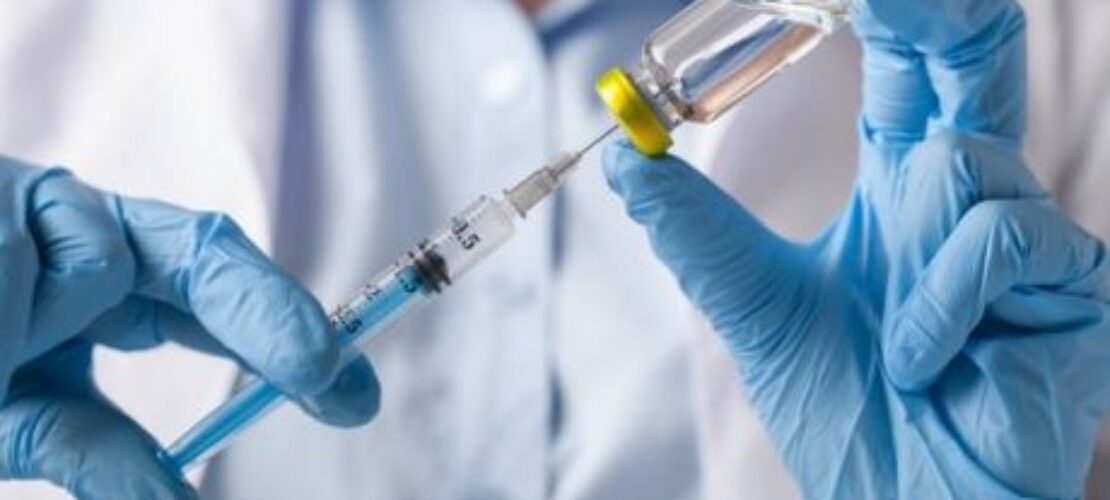 Διαγράφονται τα πρόστιμα για τους άνω των 60 ετών που εμβολιάστηκαν
