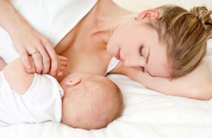 Κορονοϊός: Πως ο μητρικός θηλασμός προστατεύει τα μωρά από τον ιό