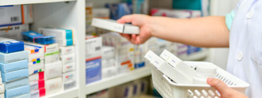 ΠΕΦ: Έκκληση για άμεσο πάγωμα στη μείωση τιμών των φαρμάκων το 2023