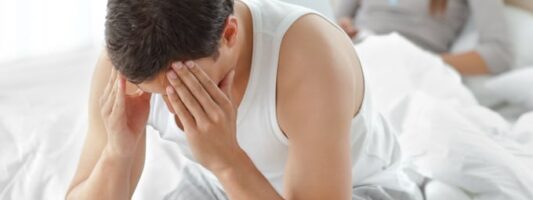 Στυτική δυσλειτουργία: Συνδέεται με στέρηση ύπνου;